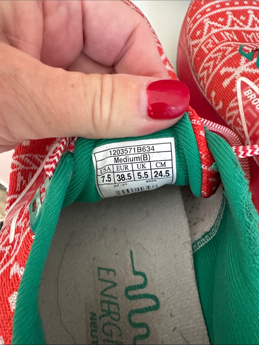 Brooks 7 1/2 Levitate Run Merry print sneakers shoes - Picture 2 of 5